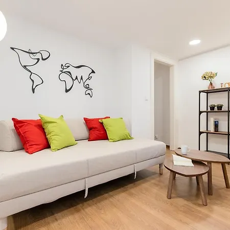 Stylish Apt Nr Alcantara-mar Station 公寓 *