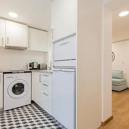 Stylish Apt Nr Alcantara-mar Station Apartament