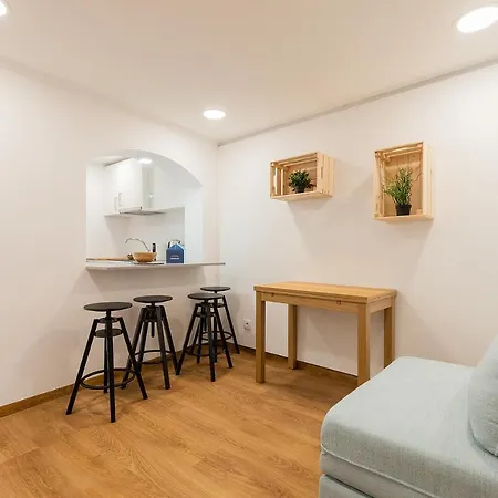 Stylish Apt Nr Alcantara-mar Station 公寓