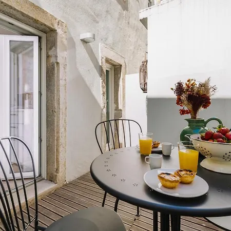Stylish Apt Nr Alcantara-mar Station 公寓