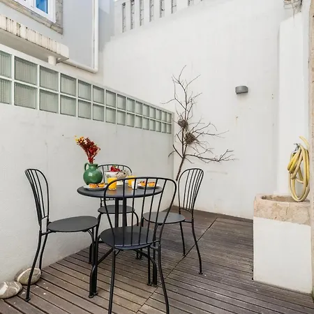Stylish Apt Nr Alcantara-mar Station 公寓
