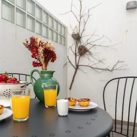 Stylish Apt Nr Alcantara-mar Station Appartement