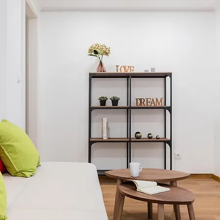 Stylish Apt Nr Alcantara-mar Station *